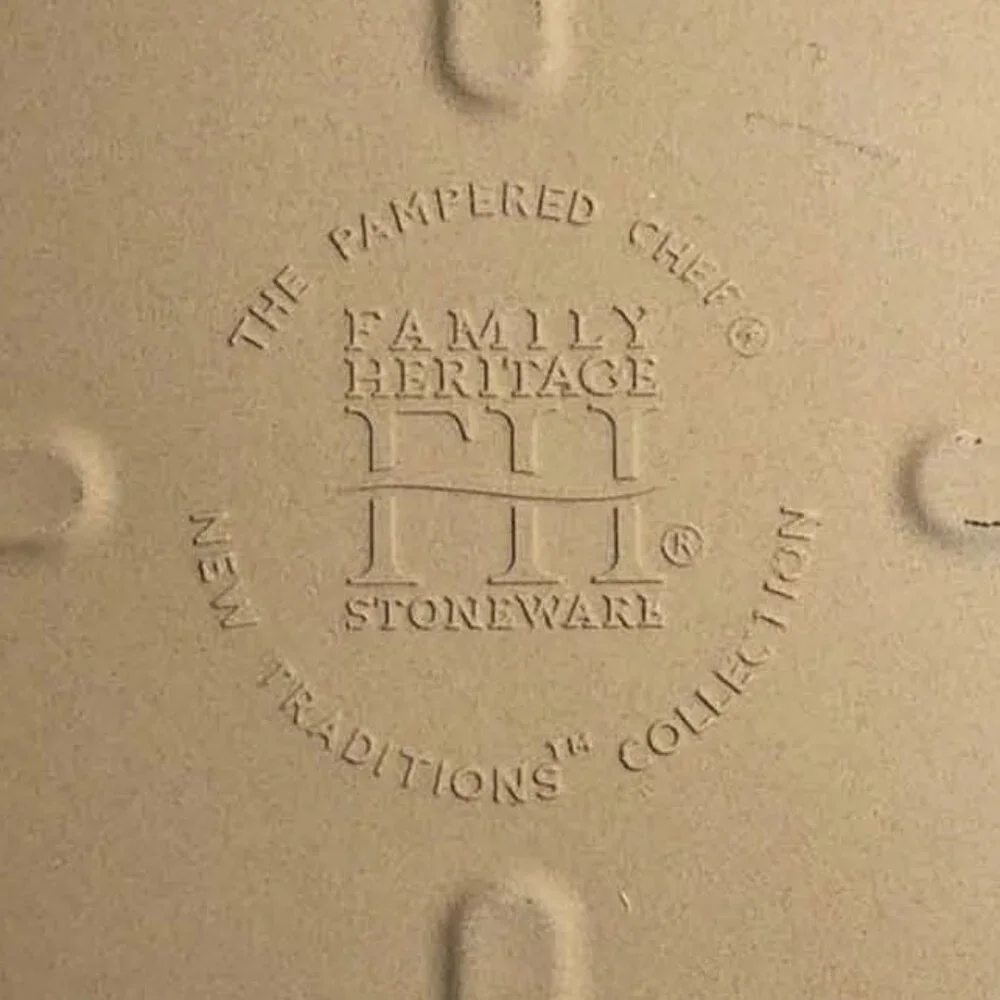 PAMPERED CHEF FAMILY HERITAGE SMALL OVAL STONEWARE BAKER - Picture 2 of 2